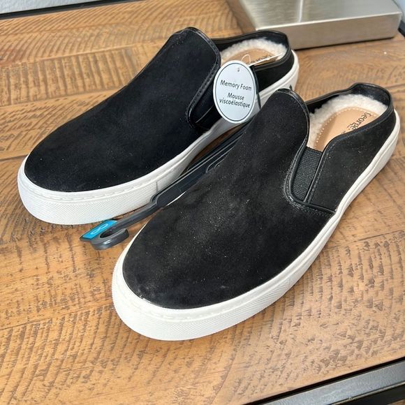⭐️3/$30⭐️ George Slipons in multiple sizes - Picture 1 of 6